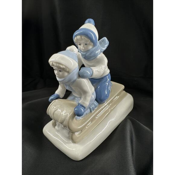 Sled Riding Paul Sebastian Figurine Porcelana De Cuernavaca VTG ‘92 Christmas - Picture 1 of 9